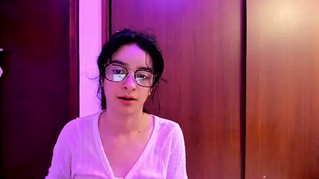 Snapshot of _Lunnaa_ chatting on 02.03.25 Lunnaa online show from 02.03.25
