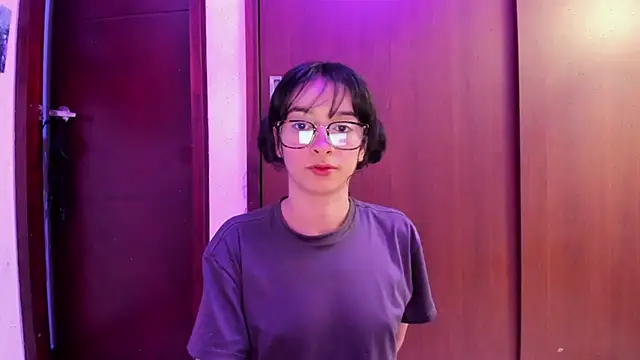 Snapshot of _Lunnaa_ chatting on 02.23.25 Lunnaa online show from 02.23.25