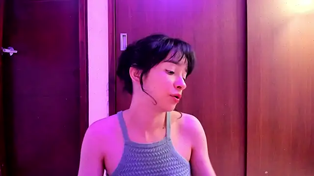 Snapshot of _Lunnaa_ chatting on 03.02.25 Lunnaa online show from 03.02.25