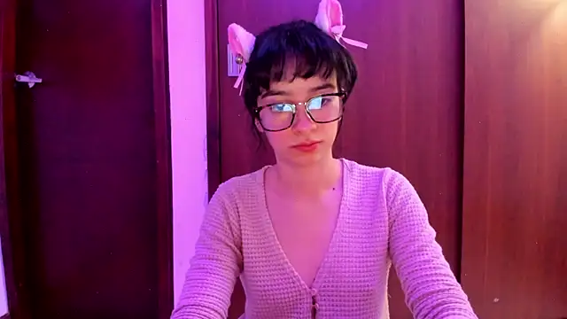 Snapshot of _Lunnaa_ chatting on 03.03.25 Lunnaa online show from 03.03.25