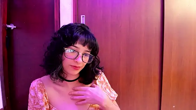 Snapshot of _Lunnaa_ chatting on 03.23.25 Lunnaa online show from 03.23.25