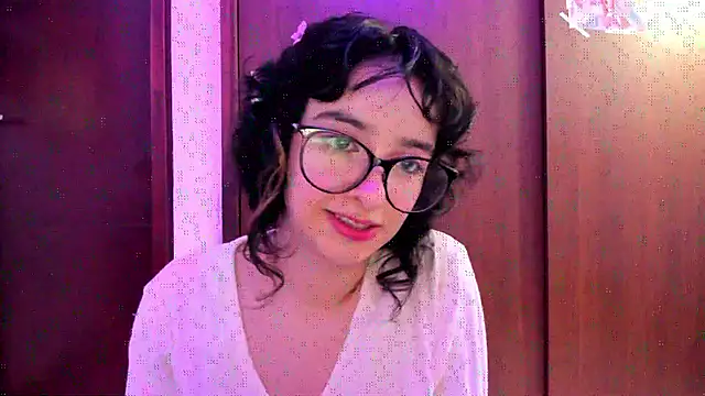 Snapshot of _Lunnaa_ chatting on 09.26.25 Lunnaa online show from 09.26.25