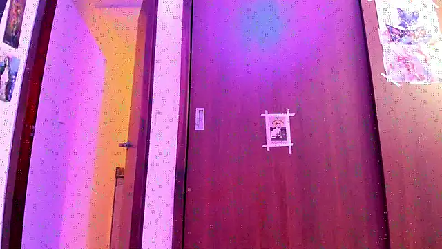 Snapshot of _Lunnaa_ chatting on 10.18.25 Lunnaa online show from 10.18.25