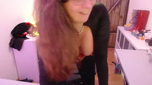 Snapshot of GeilesLuder75 chatting on 12.15.25 GeilesLuder75 online show from 12.15.25