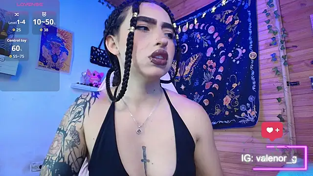 Snapshot of valenor_ chatting on 11.14.25 valenor online show from 11.14.25