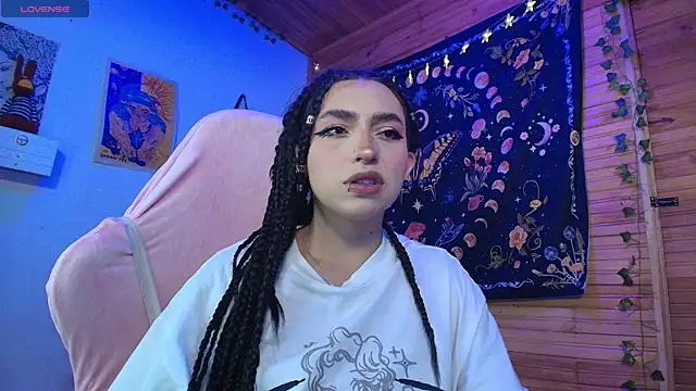 Snapshot of valenor_ chatting on 11.19.25 valenor online show from 11.19.25