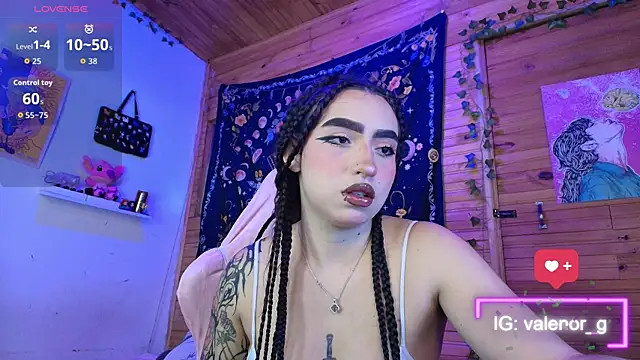 Snapshot of valenor_ chatting on 11.26.25 valenor online show from 11.26.25