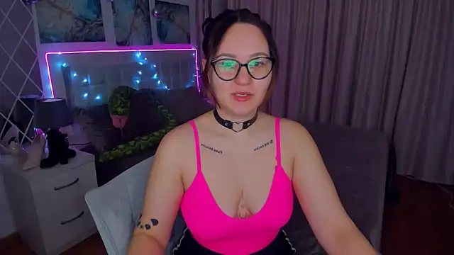 EsterLogan online show from 12.31.24