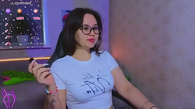 EsterLogan online show from 10.21.25