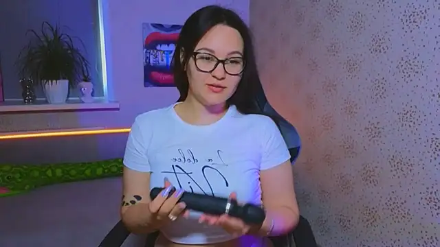 EsterLogan online show from 11.03.25