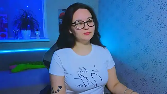 EsterLogan online show from 11.17.25