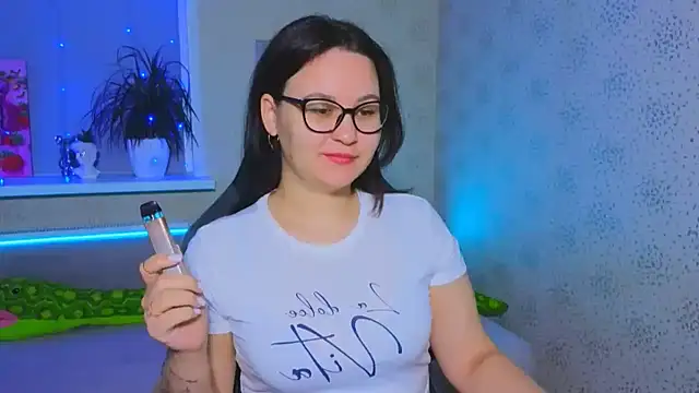 EsterLogan online show from 11.28.25