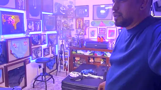 Snapshot of Briefs_bud chatting on 11.25.25 Briefs bud online show from 11.25.25