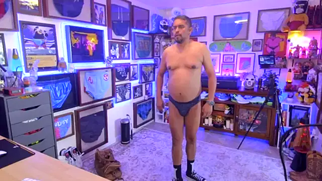 Snapshot of Briefs_bud chatting on 11.27.25 Briefs bud online show from 11.27.25