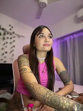 Snapshot of LunaXuan chatting on 04.15.26 LunaXuan online show from 04.15.26