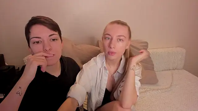 Snapshot of secret_dreams__ chatting on 12.11.24 secret dreams online show from 12.11.24