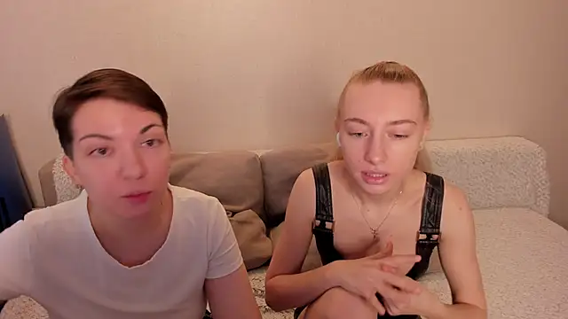 Snapshot of secret_dreams__ chatting on 12.20.24 secret dreams online show from 12.20.24