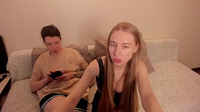 Snapshot of secret_dreams__ chatting on 01.25.25 secret dreams online show from 01.25.25