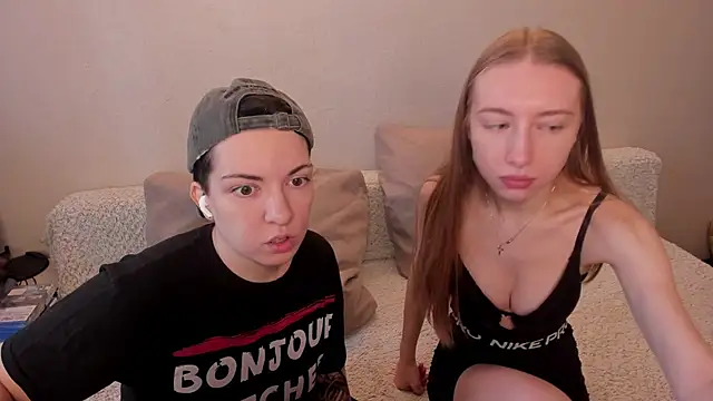 Snapshot of secret_dreams__ chatting on 02.17.25 secret dreams online show from 02.17.25