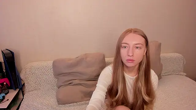 Snapshot of secret_dreams__ chatting on 02.22.25 secret dreams online show from 02.22.25