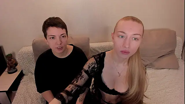 Snapshot of secret_dreams__ chatting on 12.16.25 secret dreams online show from 12.16.25