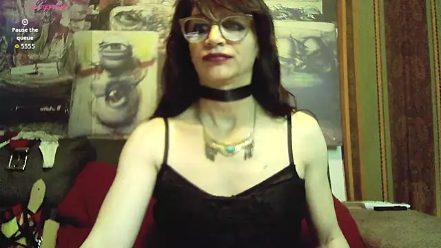 Snapshot of TheBlackWtch chatting on 01.05.26 TheBlackWtch online show from 01.05.26