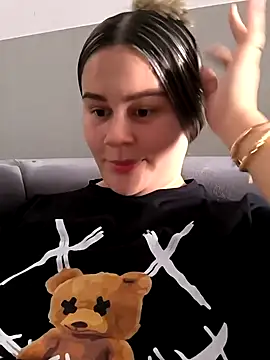 Snapshot of sweet_lucia chatting on 01.11.25 sweet lucia online show from 01.11.25