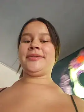 Snapshot of sweet_lucia chatting on 10.12.25 sweet lucia online show from 10.12.25