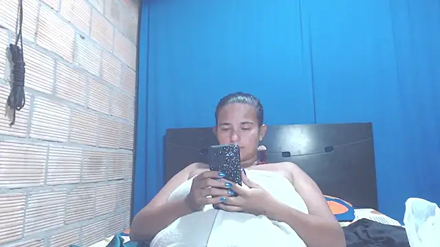 Snapshot of isabella_dirty69 chatting on 01.28.25 isabella dirty69 online show from 01.28.25