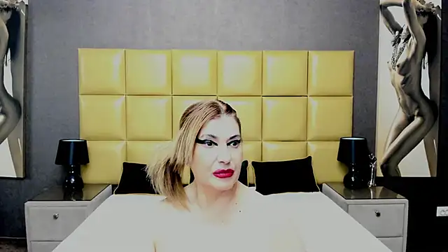 Snapshot of KiraLeila chatting on 02.05.25 KiraLeila online show from 02.05.25