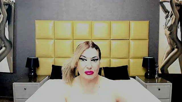 Snapshot of KiraLeila chatting on 02.08.25 KiraLeila online show from 02.08.25