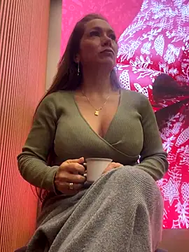 Snapshot of angelitasexy81 chatting on 12.14.25 angelitasexy81 online show from 12.14.25