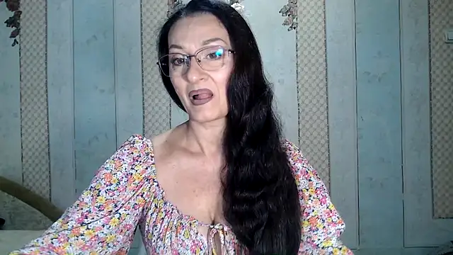 Snapshot of Antralyn chatting on 10.27.25 Antralyn online show from 10.27.25