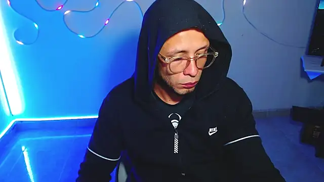 Snapshot of sebastian_horny chatting on 12.04.25 sebastian horny online show from 12.04.25