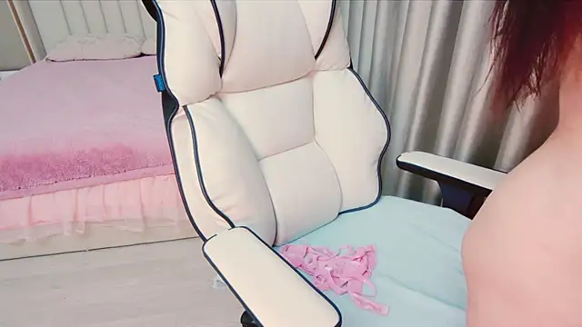 Snapshot of Girl__Funny chatting on 12.26.24 Girl  Funny online show from 12.26.24