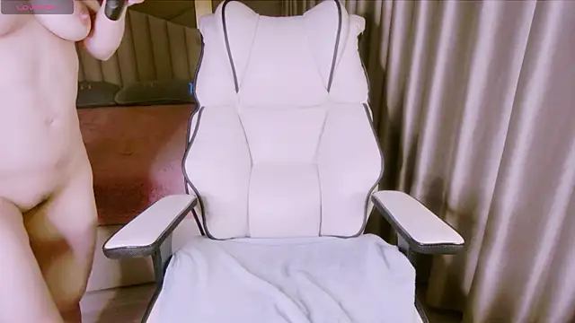 Snapshot of Girl__Funny chatting on 02.21.25 Girl  Funny online show from 02.21.25