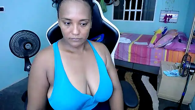 marysol83 online show from 12.19.25