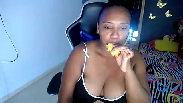 Snapshot of marysol83 chatting on 04.24.26 marysol83 online show from 04.24.26