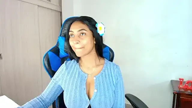 Snapshot of sophiax-x chatting on 11.20.25 sophiax-x online show from 11.20.25