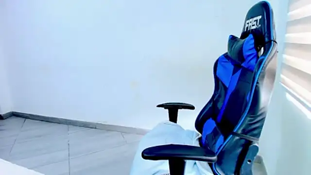 Snapshot of sophiax-x chatting on 03.26.26 sophiax-x online show from 03.26.26