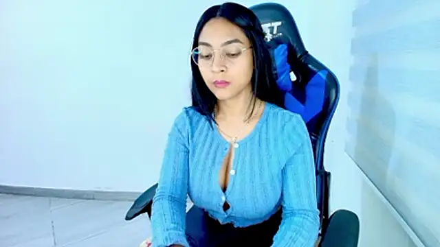 Snapshot of sophiax-x chatting on 04.16.26 sophiax-x online show from 04.16.26