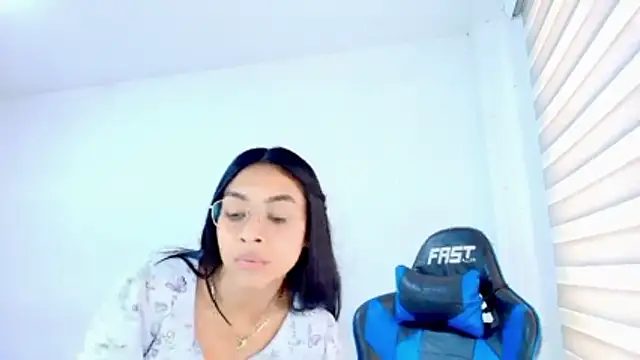 Snapshot of sophiax-x chatting on 04.18.26 sophiax-x online show from 04.18.26