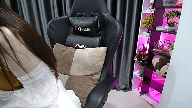 Yuki-yio online show from 02.20.25