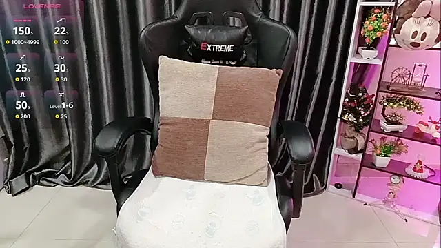 Yuki-yio online show from 10.20.25