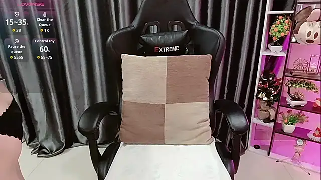 Yuki-yio online show from 11.04.25