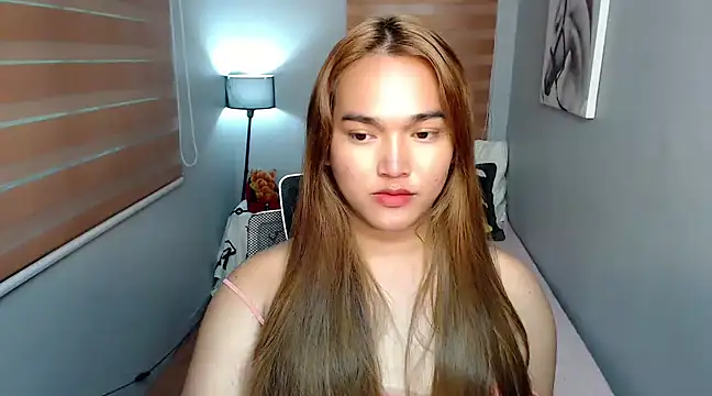 Snapshot of MoaningKylie chatting on 12.13.24 MoaningKylie online show from 12.13.24