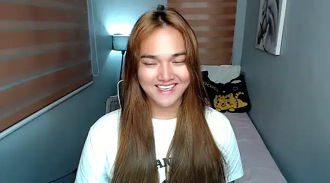 Snapshot of MoaningKylie chatting on 12.18.24 MoaningKylie online show from 12.18.24