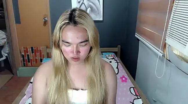 Snapshot of MoaningKylie chatting on 03.21.25 MoaningKylie online show from 03.21.25