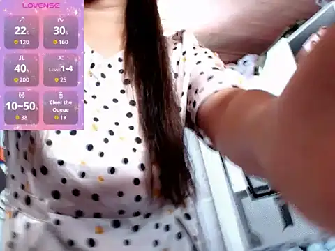 Snapshot of MoaningKylie chatting on 10.08.25 MoaningKylie online show from 10.08.25