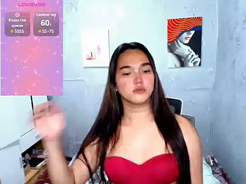 Snapshot of MoaningKylie chatting on 10.12.25 MoaningKylie online show from 10.12.25